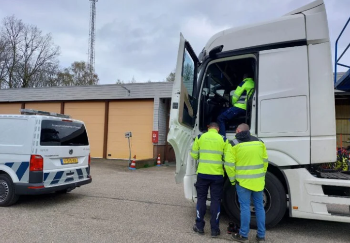 Installatie en ingebruikname bij het voertuig